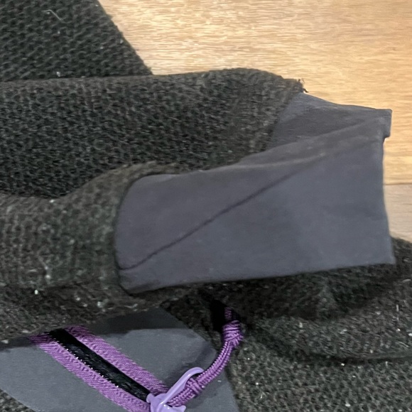 Artery’x thick fleece very warm!! Lots of fuzzies very worn - Picture 7 of 8